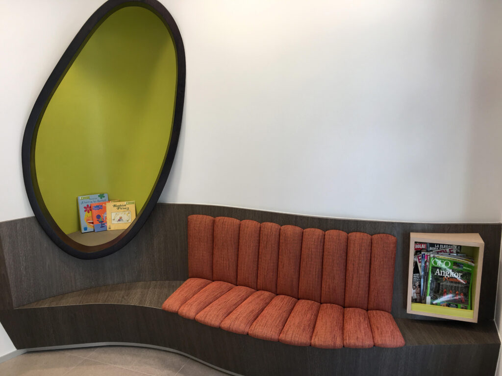 sala de espera de la clínica